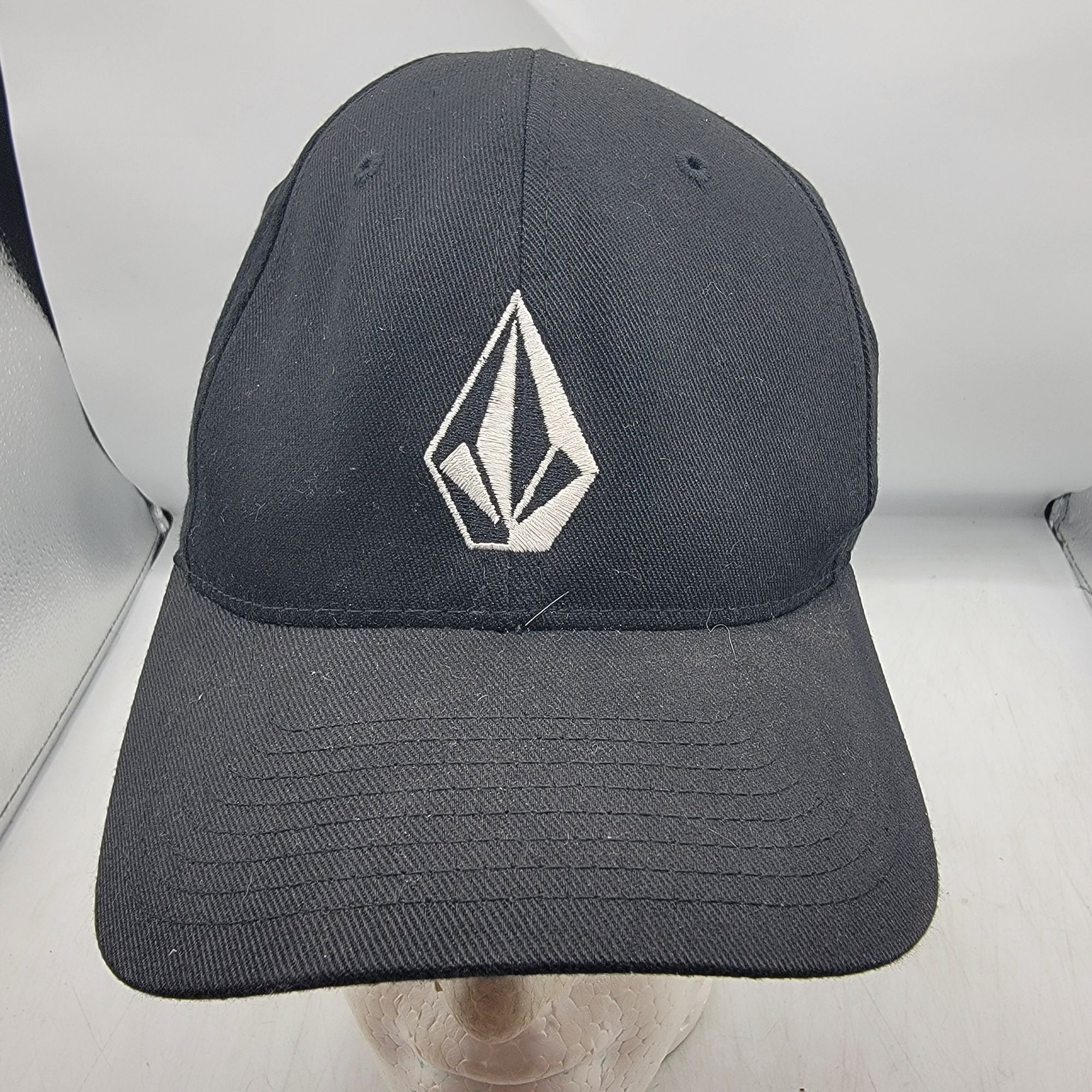 Volcom Volcom Adults L-XL Black Fitted Baseball Cap Casual Outdoors Size ONE SIZE - 1 Thumbnail
