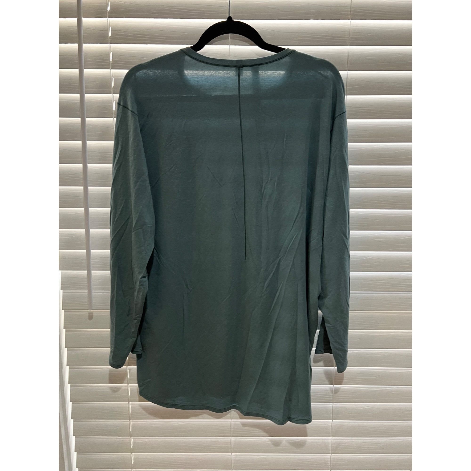 Lululemon Lululemon Long Sleeve Shirt - Size L Size US L / EU 52-54 / 3 - 4 Thumbnail
