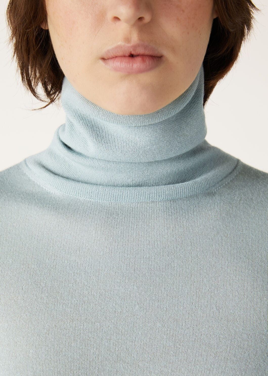 Loro Piana o1w1db10825 FAM9382 Neo Piuma Turtleneck Sweater Light Blue Size L / US 10 / IT 46 - 3 Thumbnail