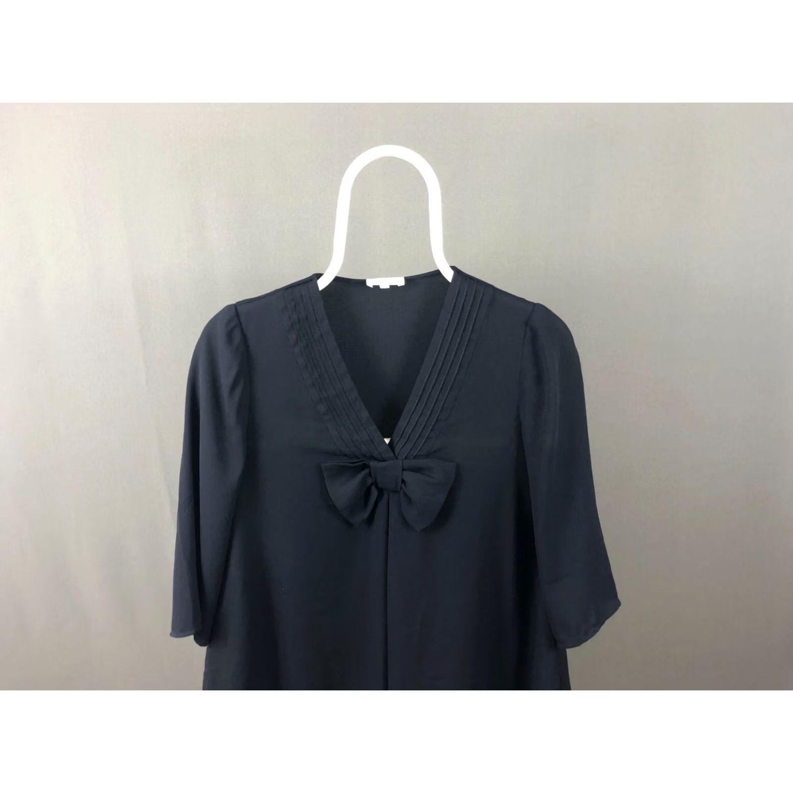 Vintage CLAUDIE PIERLOT Women's Blouse Size 36 Black Polyester 3/4 Sleeve V-Neck Pullover Bow Solid Casual Size XS / US 0-2 / IT 36-38 - 3 Thumbnail