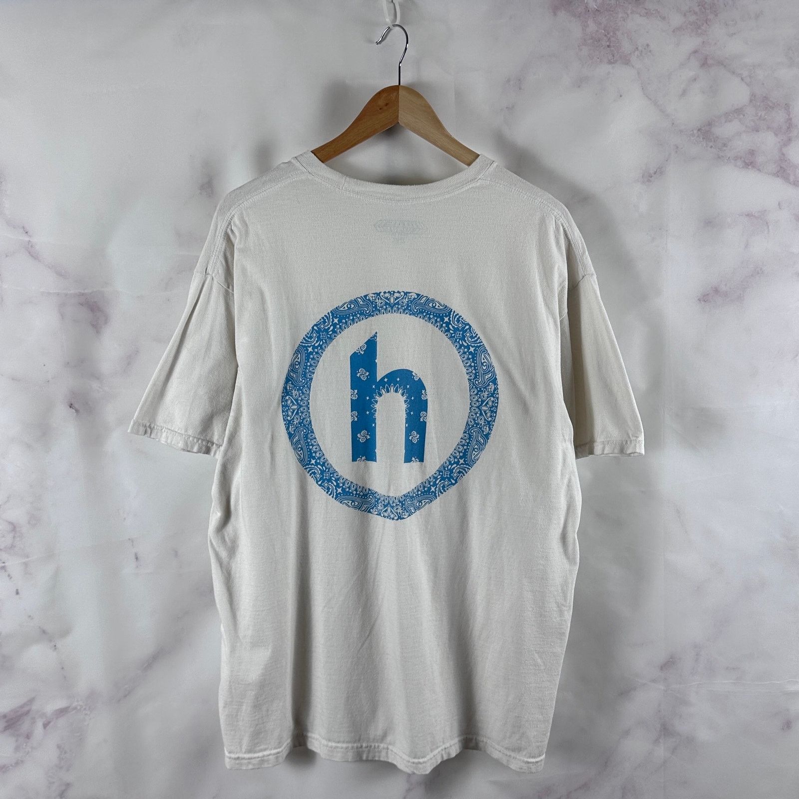 HIDDEN Hidden NY White/Blue Paisley Tee Size US XL / EU 56 / 4 - 1 Thumbnail