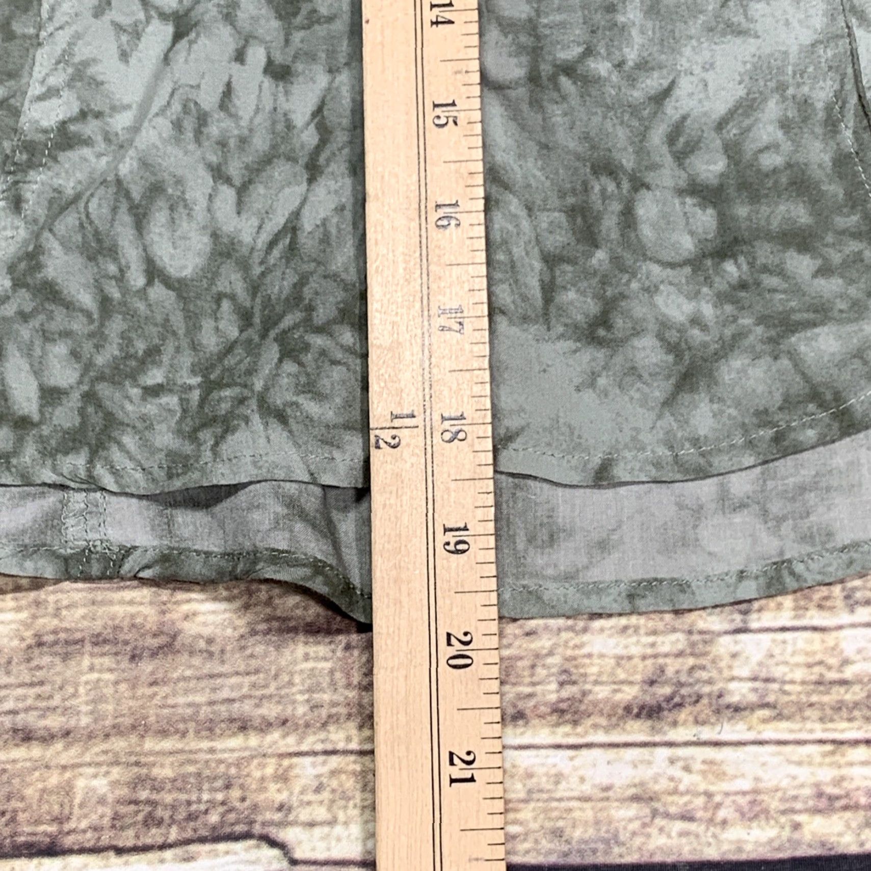 Vintage Maurices Button-Up Shirt Women’s Medium Long Sleeve V-Neck Green Tie Die Button-Up Shirt Womens Medium Green Tie Die Size M / US 6-8 / IT 42-44 - 7 Thumbnail