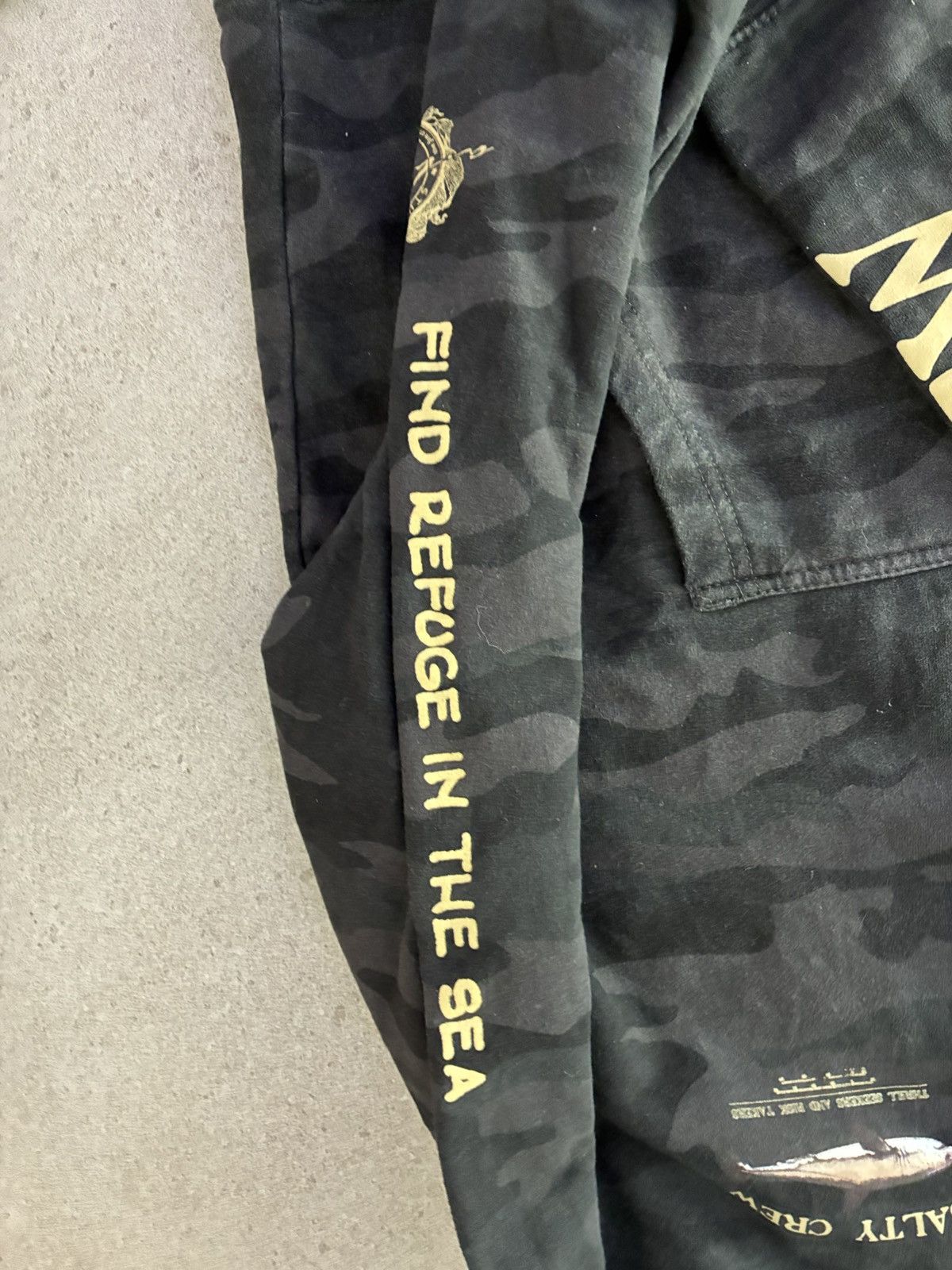 Other Salty Crew Camo Hoodie Medium Shark Graphic Pullover Size US M / EU 48-50 / 2 - 3 Thumbnail