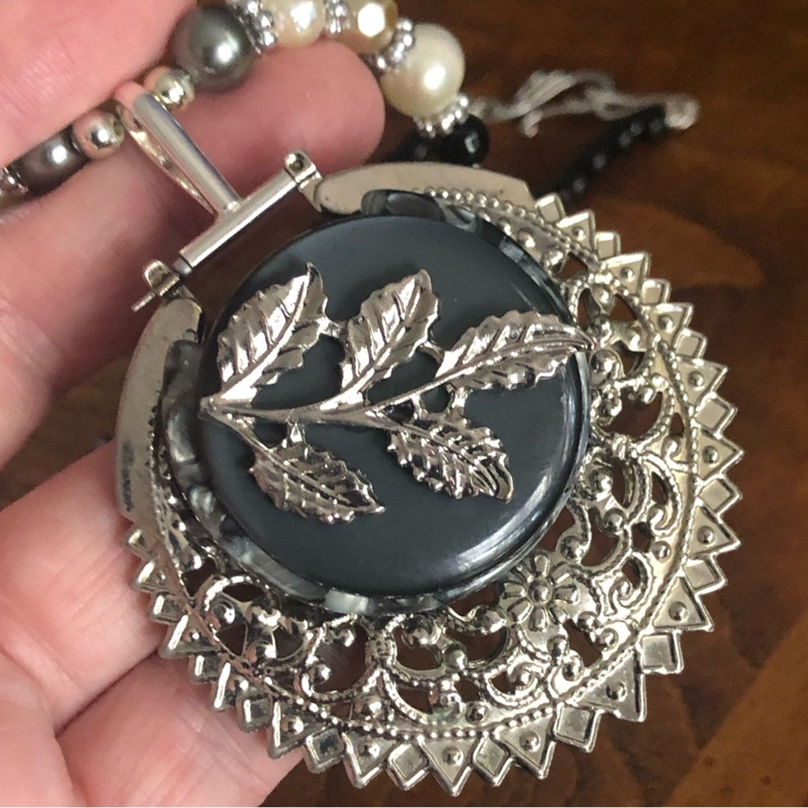 Handmade Handcrafted repurpose filigree leaf Pearl necklace Size ONE SIZE - 2 Thumbnail
