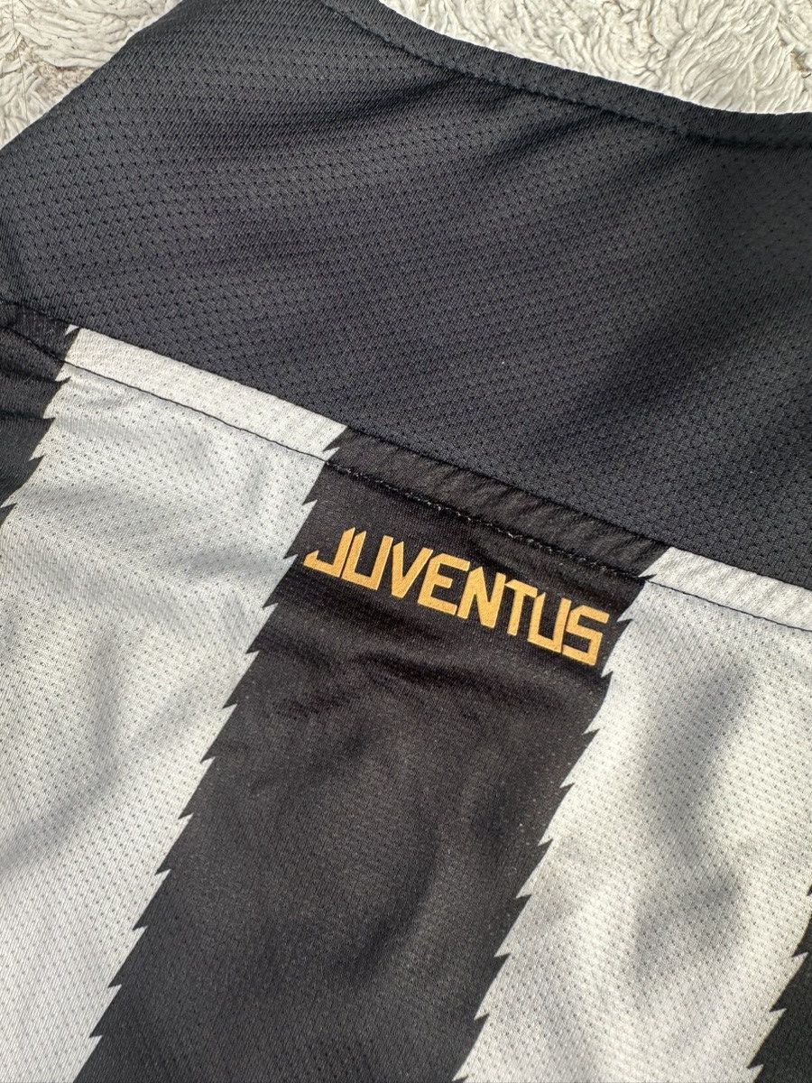 Nike Nike Juventus 2010-2011 Home Jersey Vintage Betclic Size US M / EU 48-50 / 2 - 13 Thumbnail
