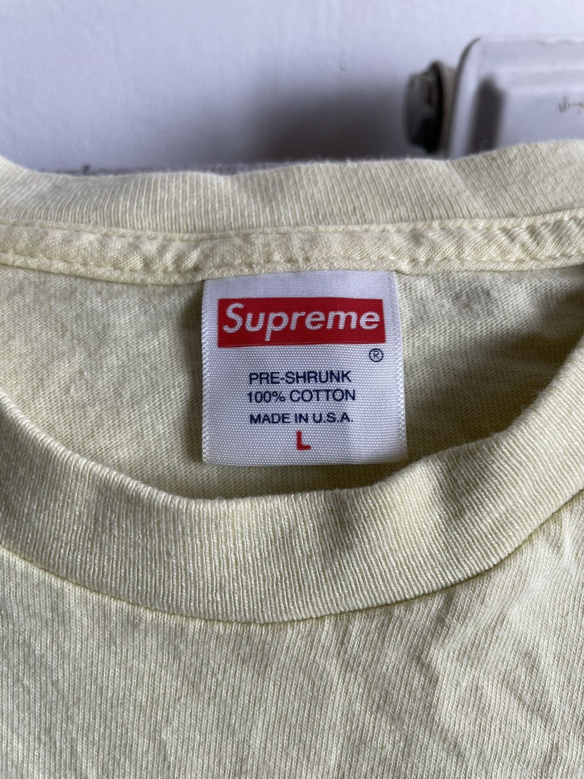 Supreme SS20 Naomi tee Size US L / EU 52-54 / 3 - 2 Thumbnail