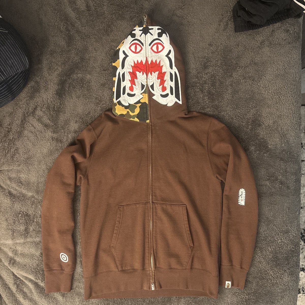 Bape BAPE 1st Camo White Tiger Full Zip Hoodie 'Brown' Size US L / EU 52-54 / 3 - 1 Thumbnail