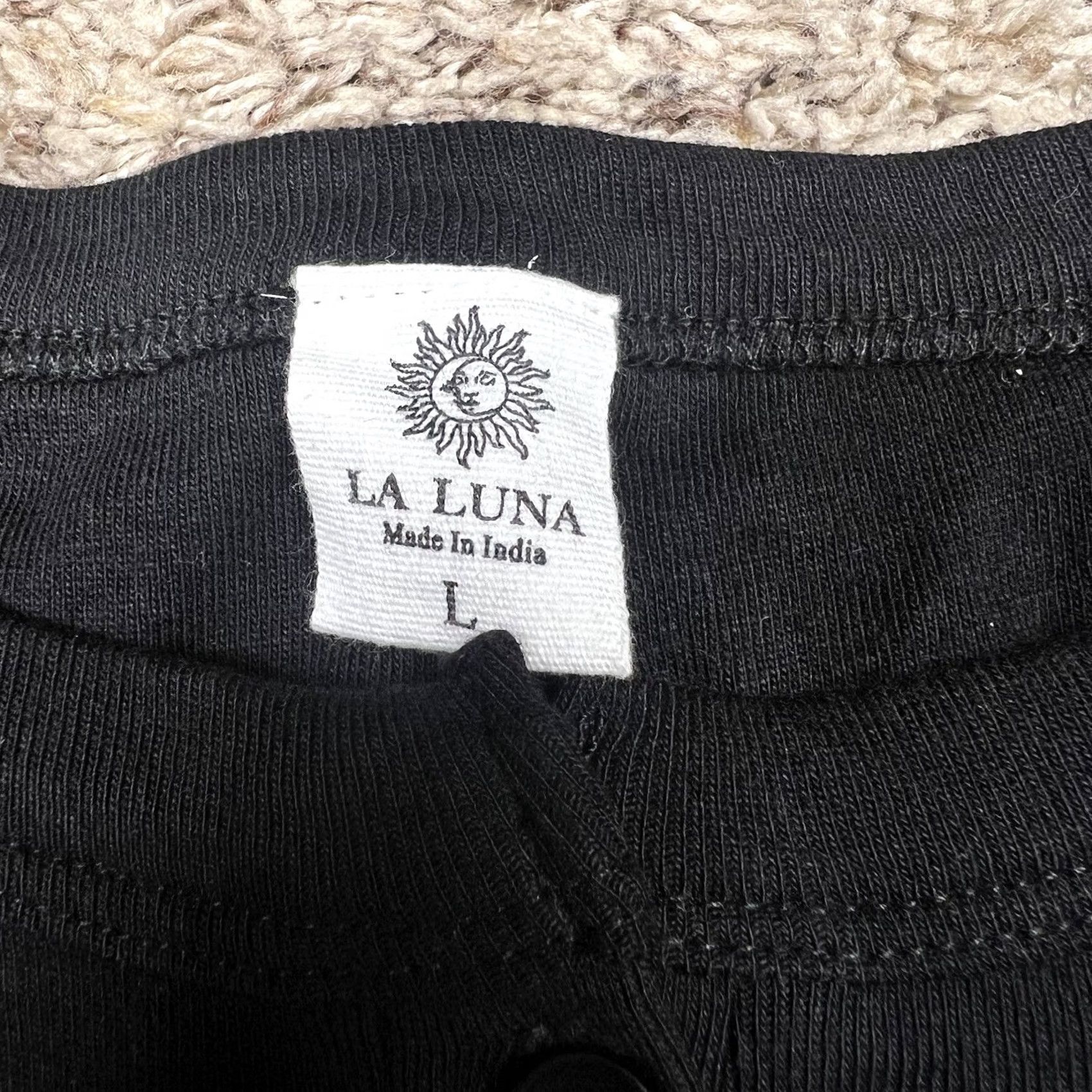 Vintage La Luna Christmas Crop Top T-Shirt Womens Large Embroidered Ginger Bread Black 100% Cotton Short Sleeve Henley Casual 2020s Modern Stylish Size L / US 10 / IT 46 - 2 Thumbnail