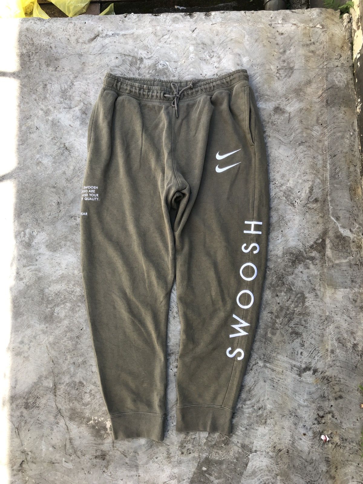 Nike Nike Sweatpants Size US 34 / EU 50 - 1 Thumbnail