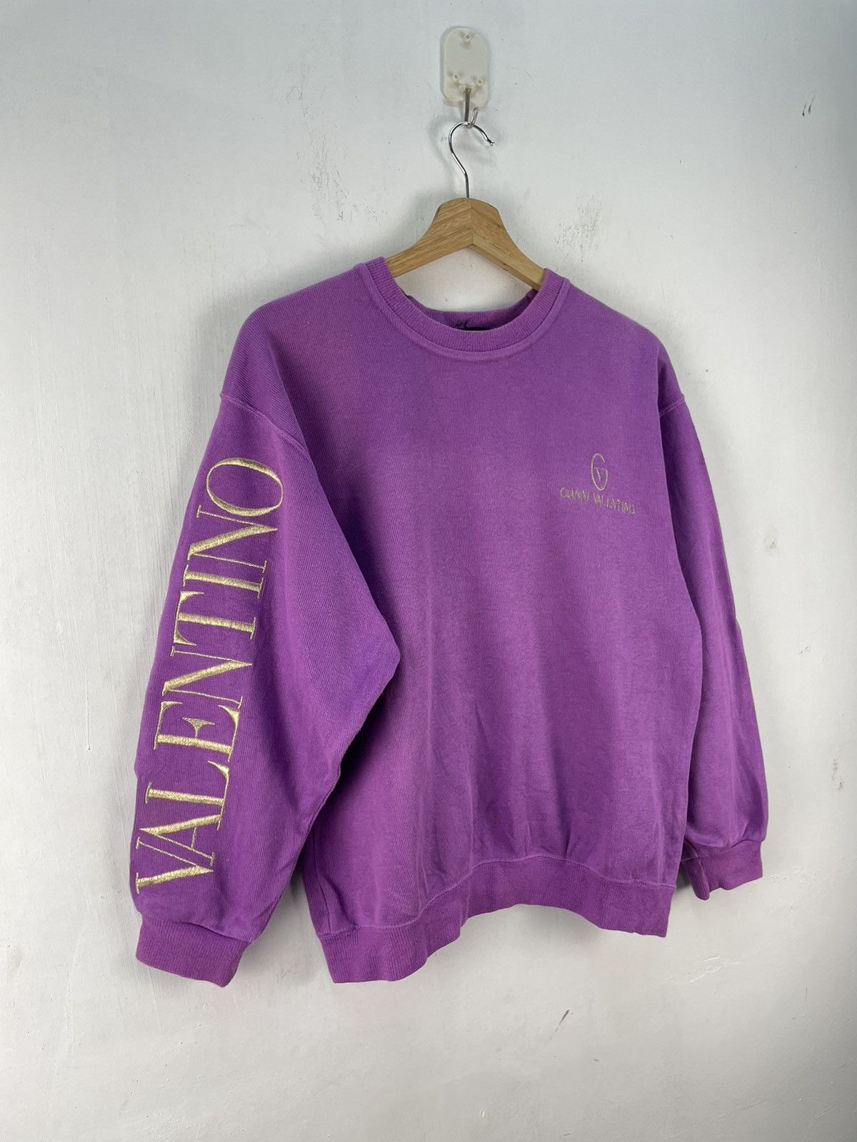 Valentino Vintage Gianni Valentino Crewneck Sweatshirt Spellout Size US M / EU 48-50 / 2 - 1 Thumbnail