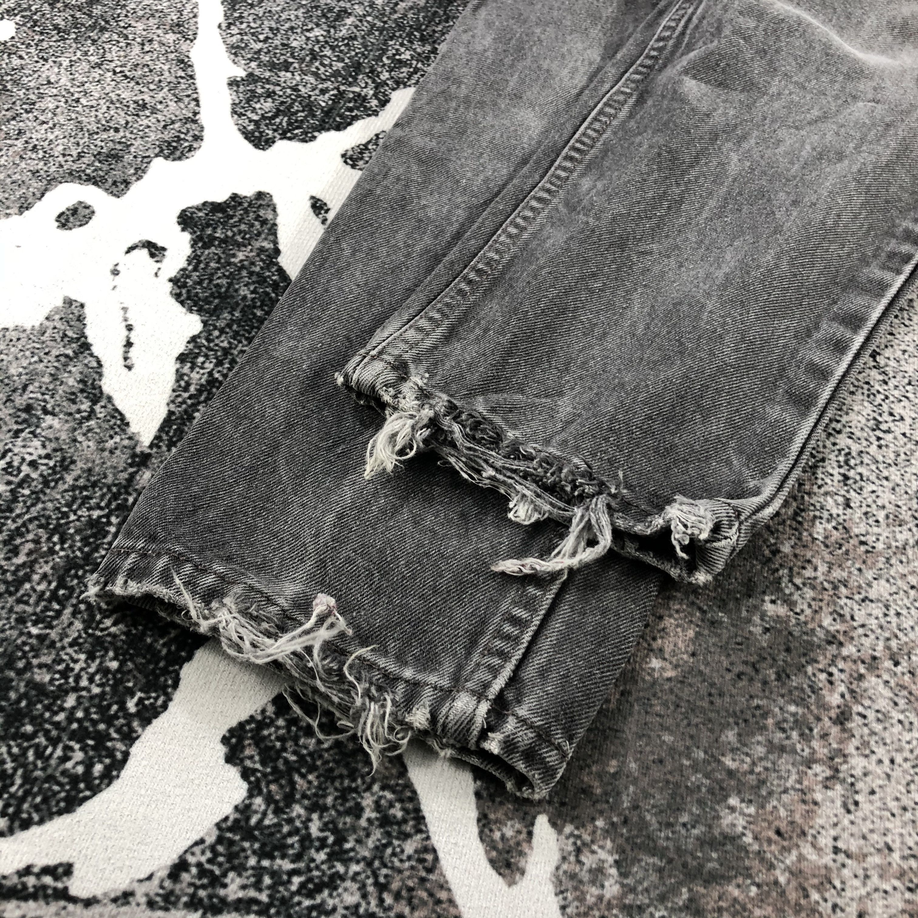 Levi's Vintage Levi's 550 Jeans Distress Faded Black Denim KJ843 Size US 27 - 7 Thumbnail
