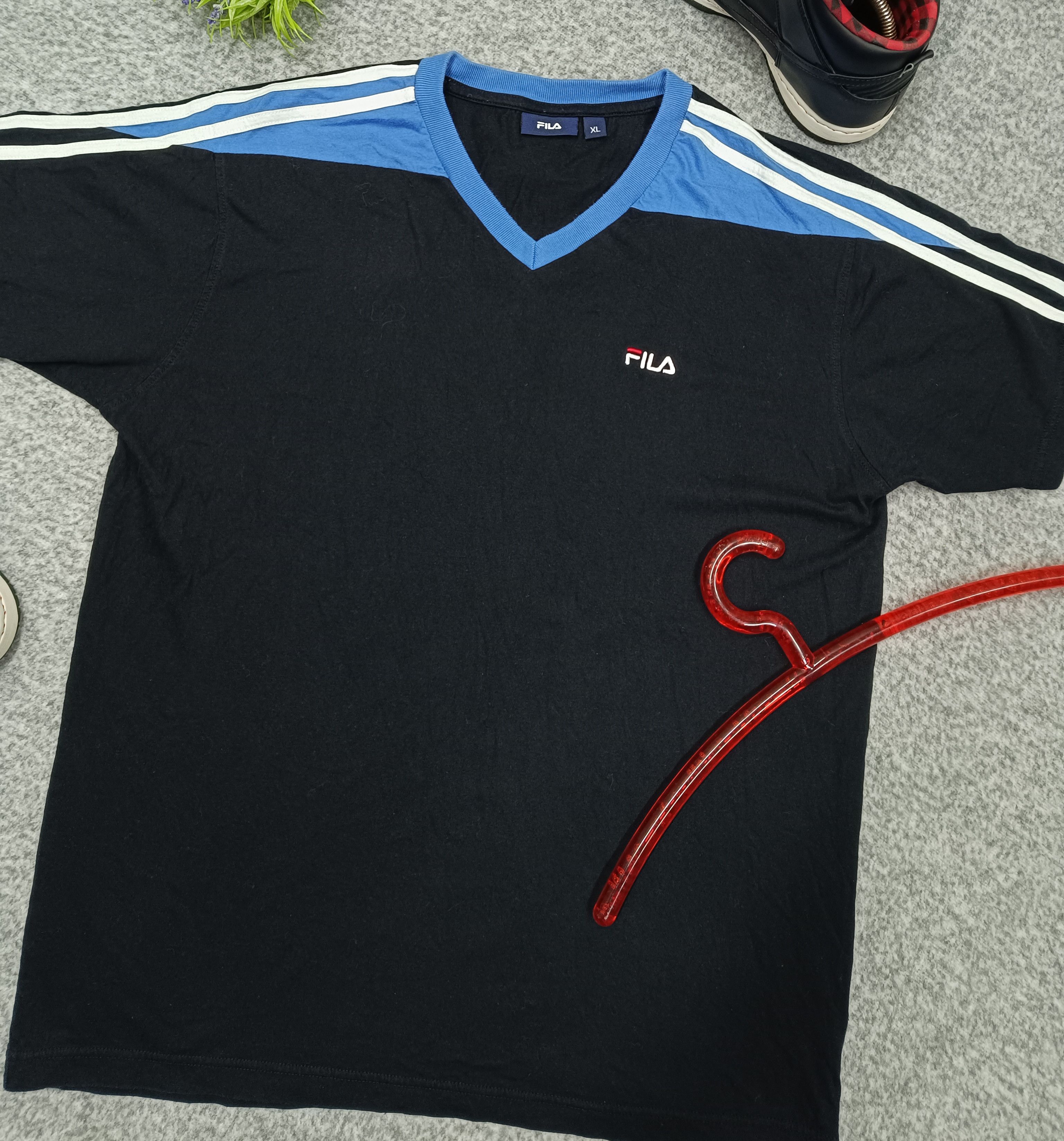 Fila Vintage 90s Fila t-shirt size XL V-neck Size US XL / EU 56 / 4 - 2 Thumbnail