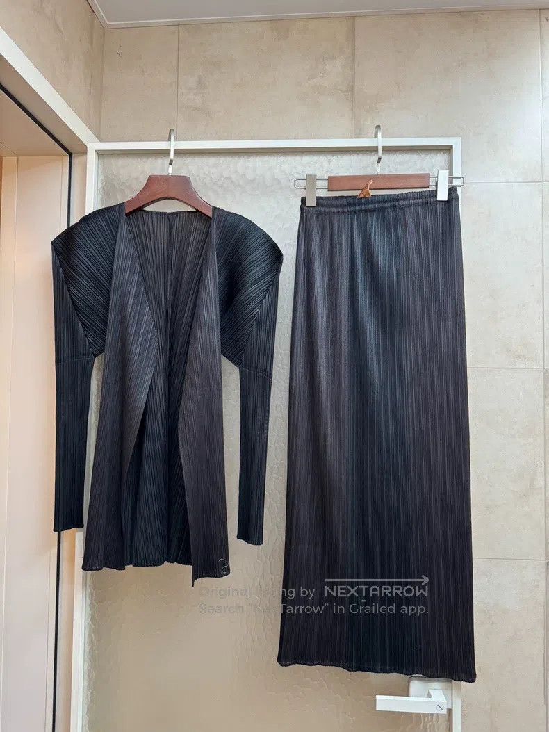 Issey Miyake Issey Miyake Black Coat Size L / US 10 / IT 46 - 1 Thumbnail