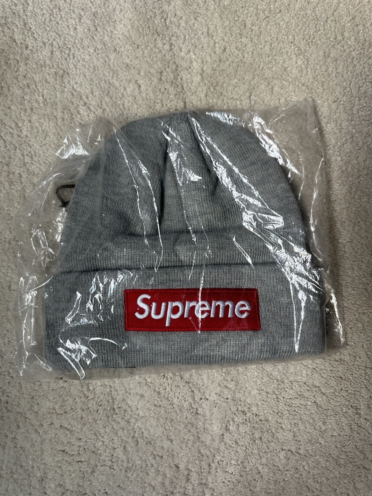 New Era × Supreme Supreme Box Logo Beanie Grey Red FW18 Size ONE SIZE - 1 Thumbnail
