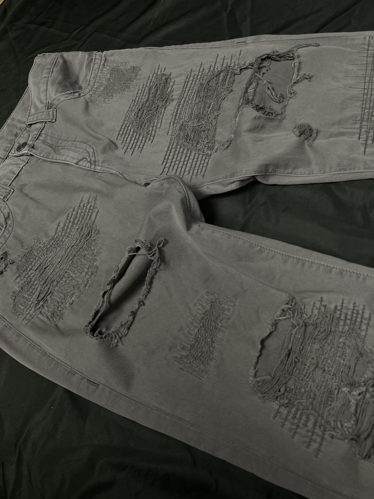 True Religion True Religion distressed Geno Relaxed Slim pants jeans Size US 32 / EU 48 - 2 Thumbnail