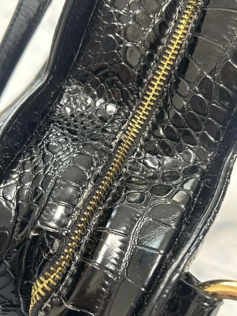 Vivienne Westwood Vivienne Westwood size os Crocodile skin Saturn drop glue p Size ONE SIZE - 6 Thumbnail