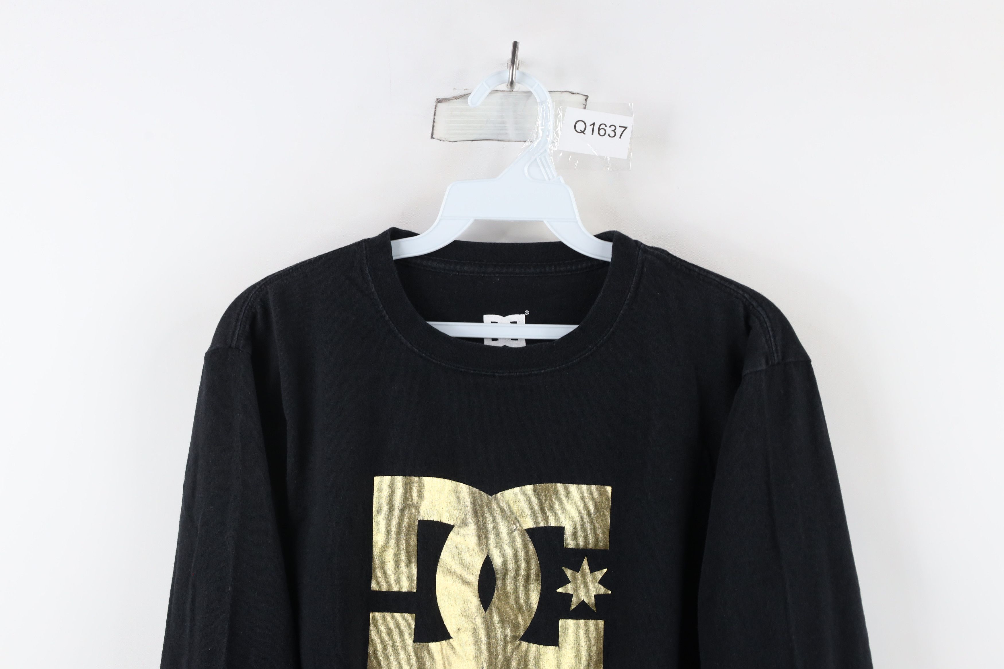Vintage Vintage DC Shoes Skateboarding Spell Out Long Sleeve T-Shirt Size US M / EU 48-50 / 2 - 2 Thumbnail
