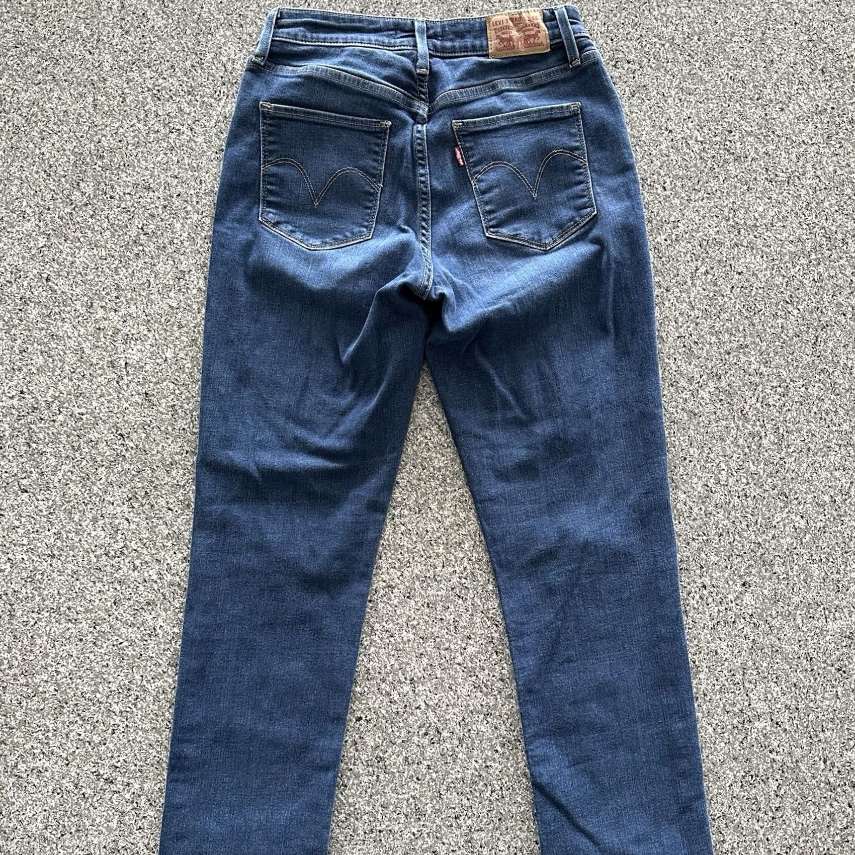 Levi's Levi’s Jeans Women’s Size 8 Mid Rise Skinny Stretch Denim Blue Medium Wash Size 30" / US 8 / IT 44 - 3 Thumbnail