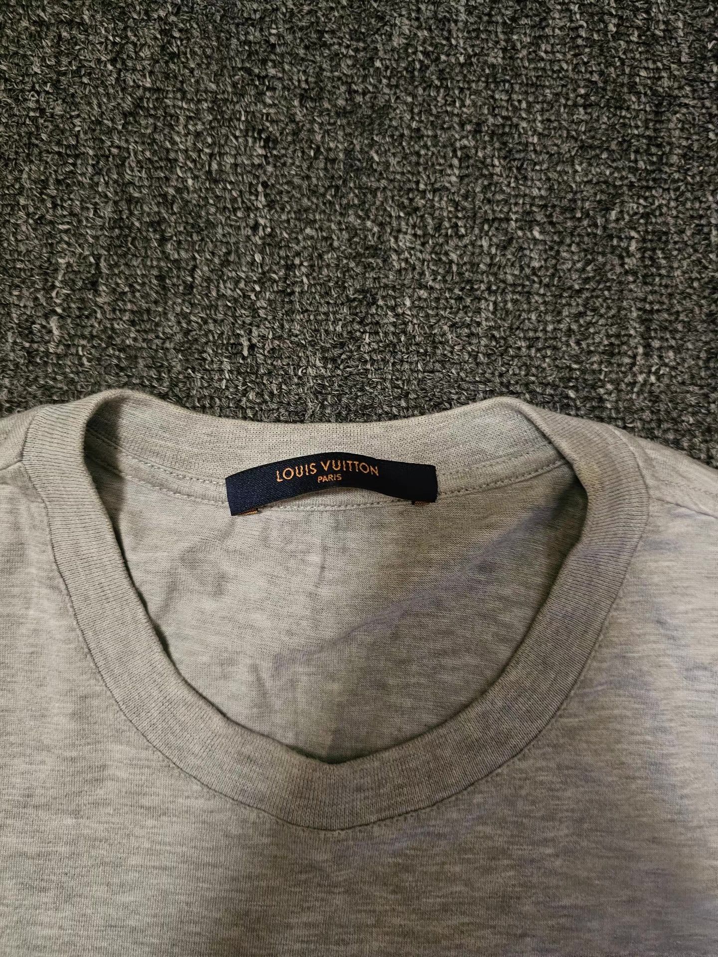 Louis Vuitton Louis Vuitton Grey Short Sleeve T-shirt, Size US S / EU 44-46 / 1 - 4 Thumbnail