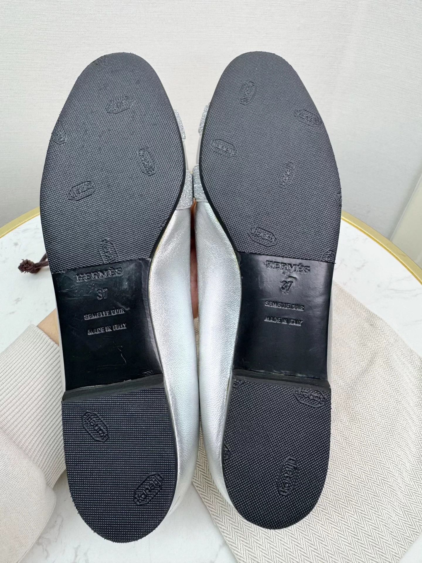 Hermes Hermes Authentic Flats EUR 37 Worn 2-3x Cleaned Size US 6 / IT 36 - 7 Thumbnail