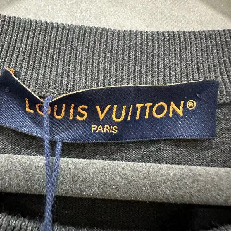Louis Vuitton Louis Vuitton Cuff letter logo short sleeve Size US XXL / EU 58 / 5 - 4 Thumbnail