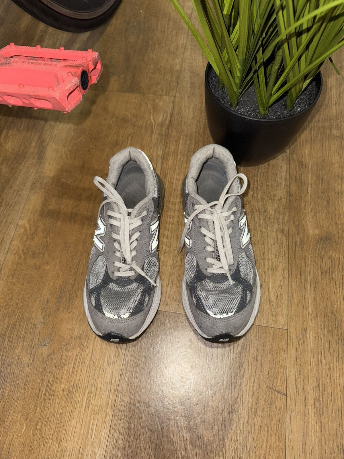 New Balance NEW BALANCE 990v4 WMNS GRAY SNEAKERS SHOES Size US 7.5 / IT 37.5 - 2 Thumbnail