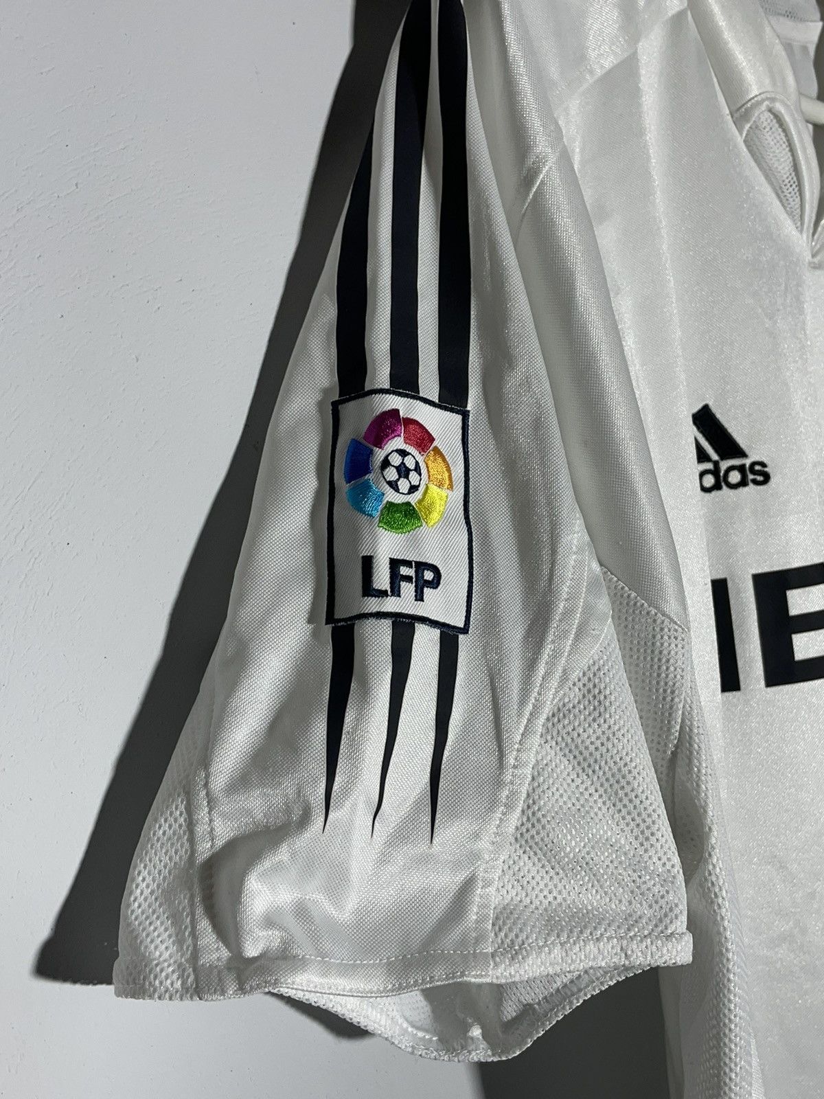 Adidas × Vintage Real Madrid Adidas Vintage 2004/05 Home Y2k Football Shirt Size US L / EU 52-54 / 3 - 7 Thumbnail