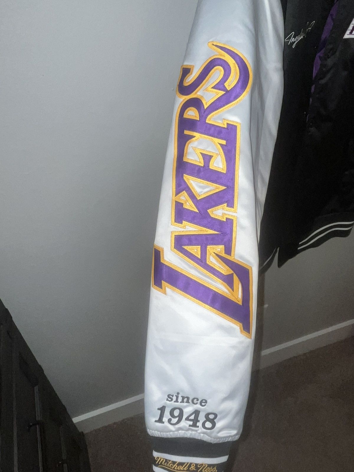 Mitchell & Ness Lakers GameTime Jacket L Size US L / EU 52-54 / 3 - 2 Thumbnail