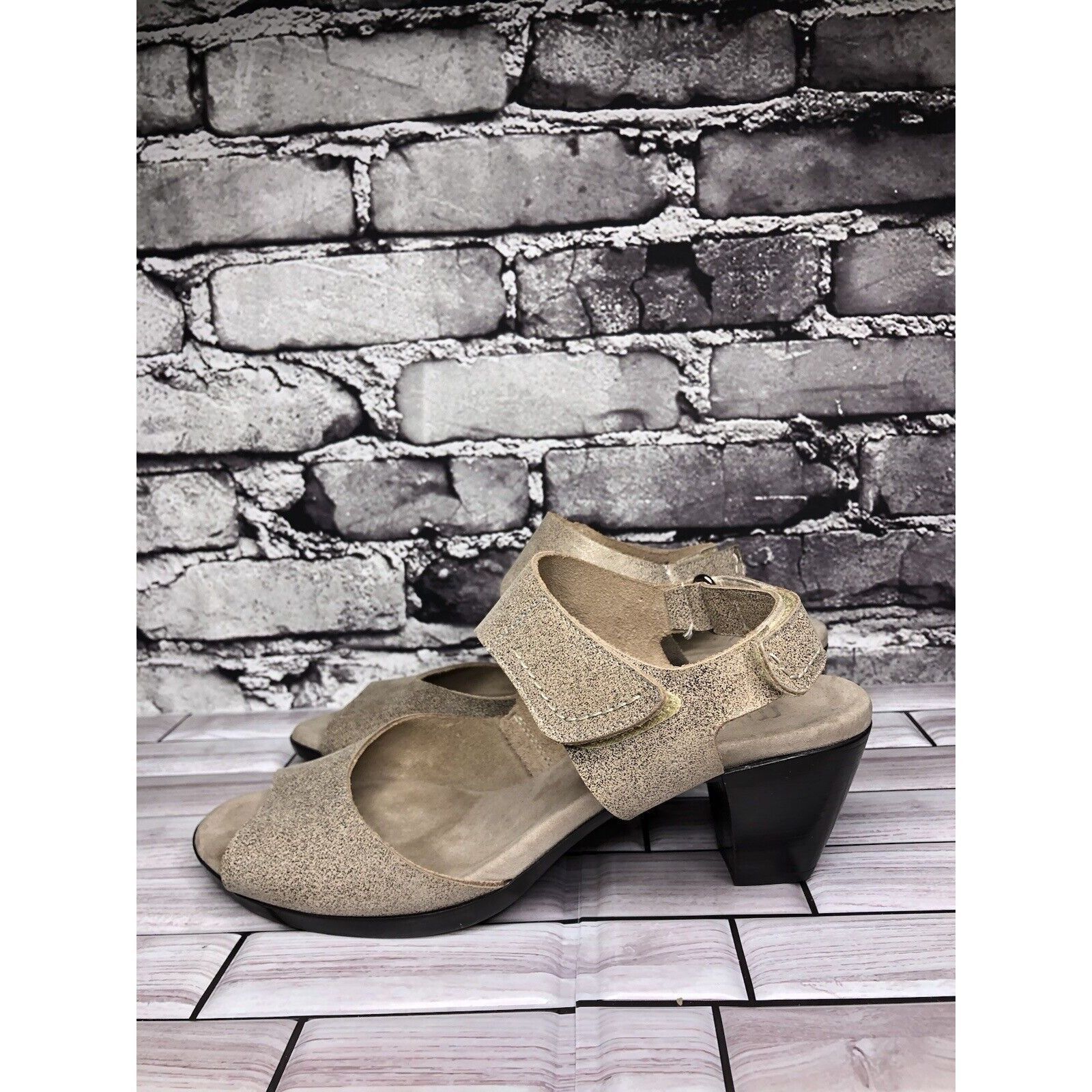 Other Munro American Taupe Shimmer Leather Strap Casual Heels Wom Size US 8.5 / IT 38.5 - 6 Thumbnail