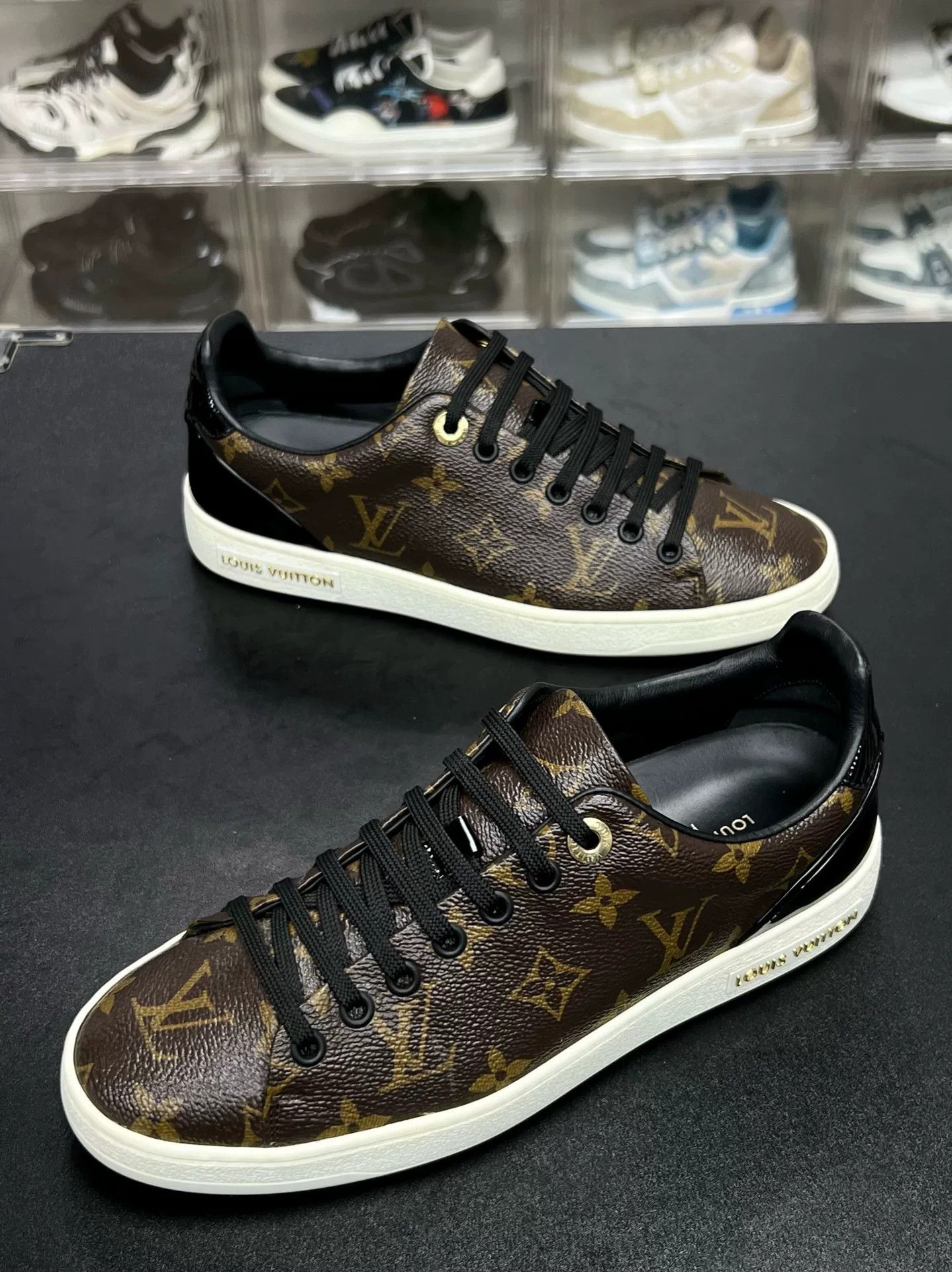 Louis Vuitton Louis Vuitton Retro Lowtop Sneakers us_7 Women Size US 7 / IT 37 - 1 Thumbnail