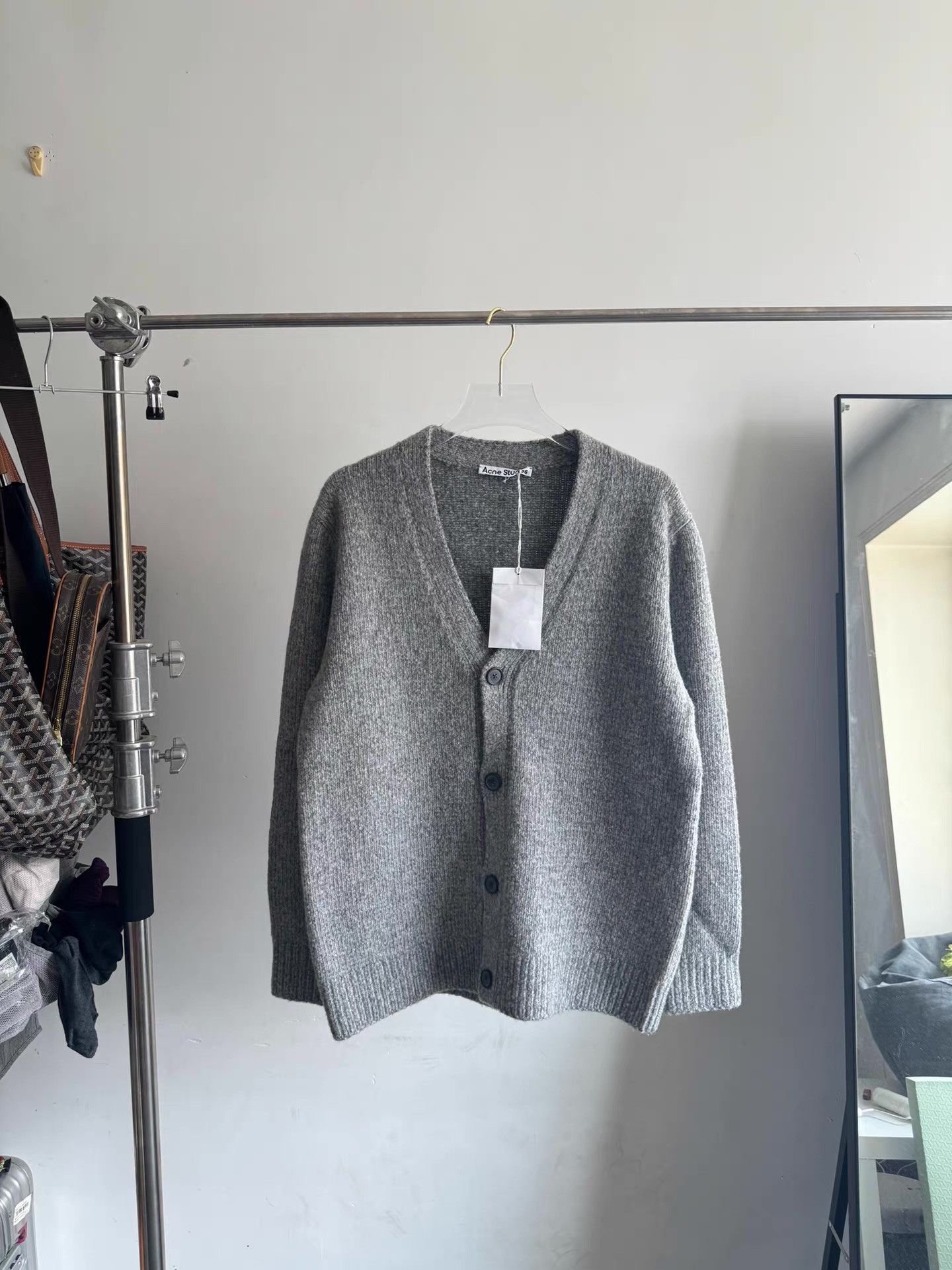 Acne Studios Acne Studios grey wool cardigan Q17 Size US S / EU 44-46 / 1 - 1 Thumbnail