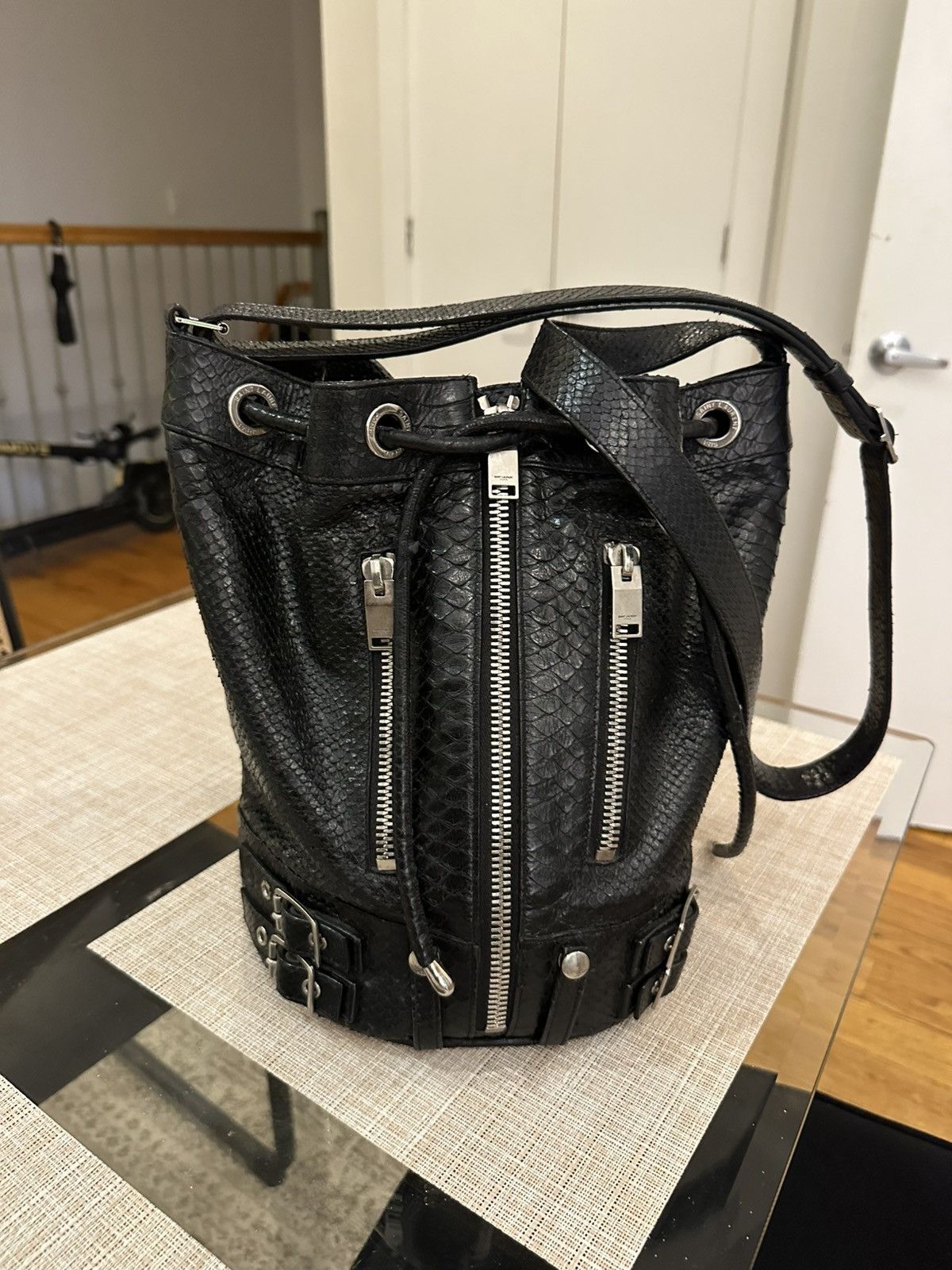 Saint Laurent Paris Saint Laurent Paris python bucket bag Size ONE SIZE - 2 Thumbnail