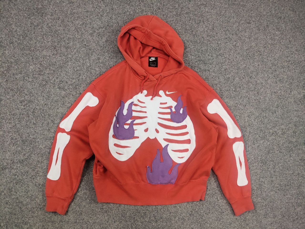 Nike Rare Nike skeleton Logo vintage reworked Hoodie Y2K Style Size US S / EU 44-46 / 1 - 9 Thumbnail