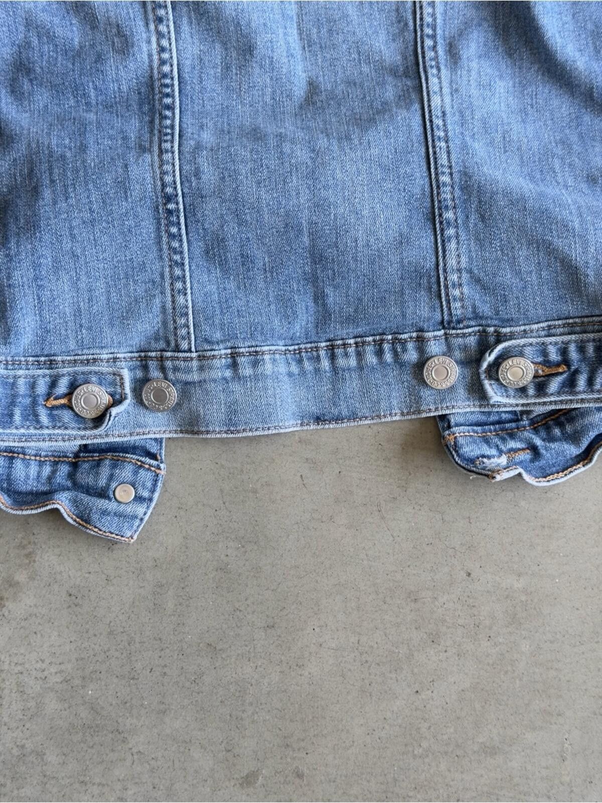 Levi's Levi’s / Original Trucker Denim Jacket / XS Light Wash Size XS / US 0-2 / IT 36-38 - 9 Thumbnail