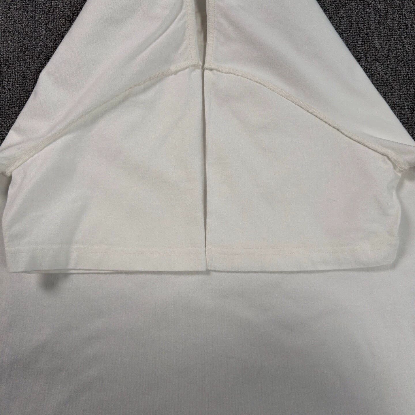 Louis Vuitton Louis Vuitton embossed monogram white SS L near new Size US L / EU 52-54 / 3 - 6 Thumbnail