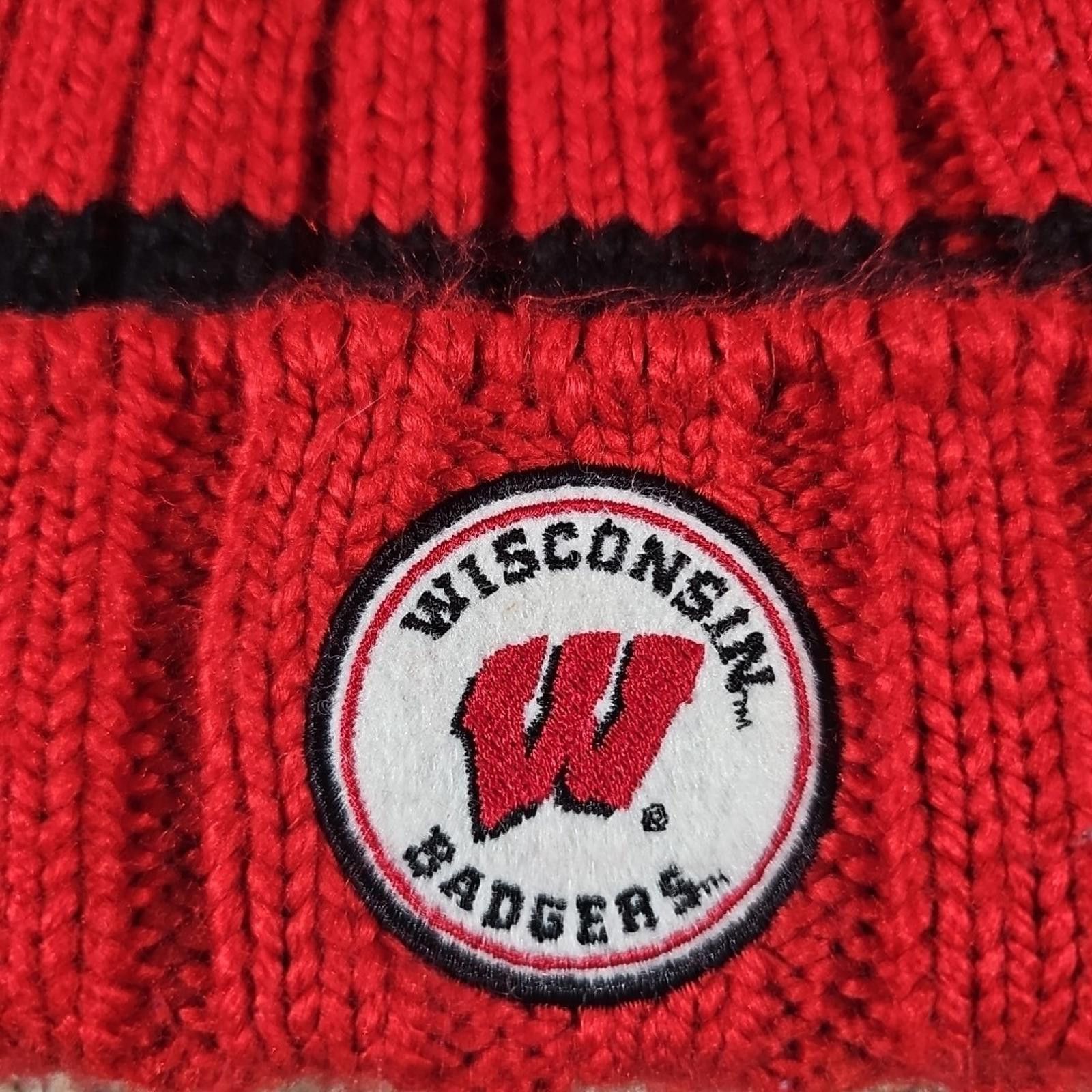 Columbia Wisconsin Badgers Columbia Winter Beanie Pom Hat Size ONE SIZE - 2 Thumbnail