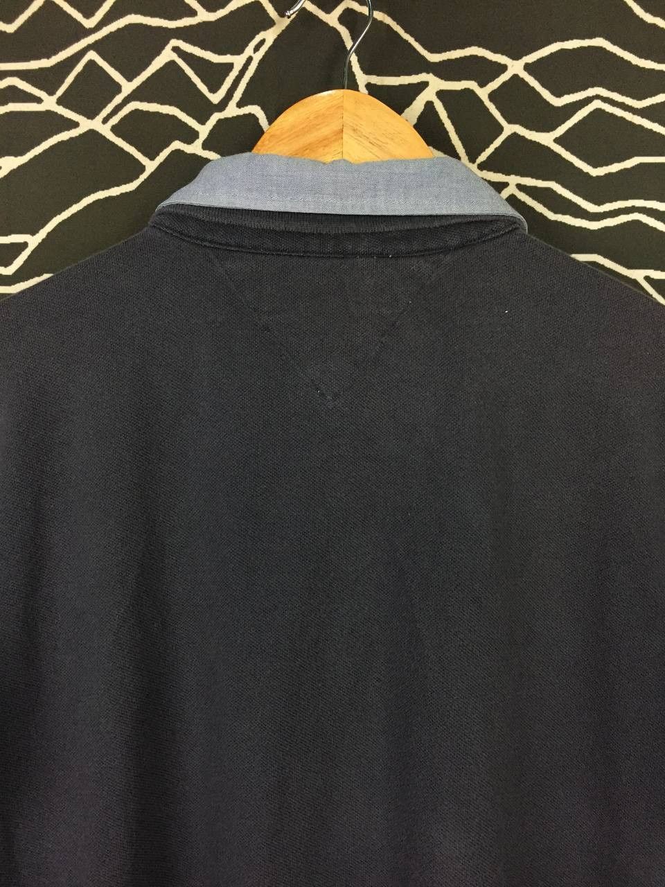 Tommy Hilfiger Vtg Tommy Hilfiger Crest Logo Contrast Collar Polo Shirt Size US L / EU 52-54 / 3 - 7 Thumbnail