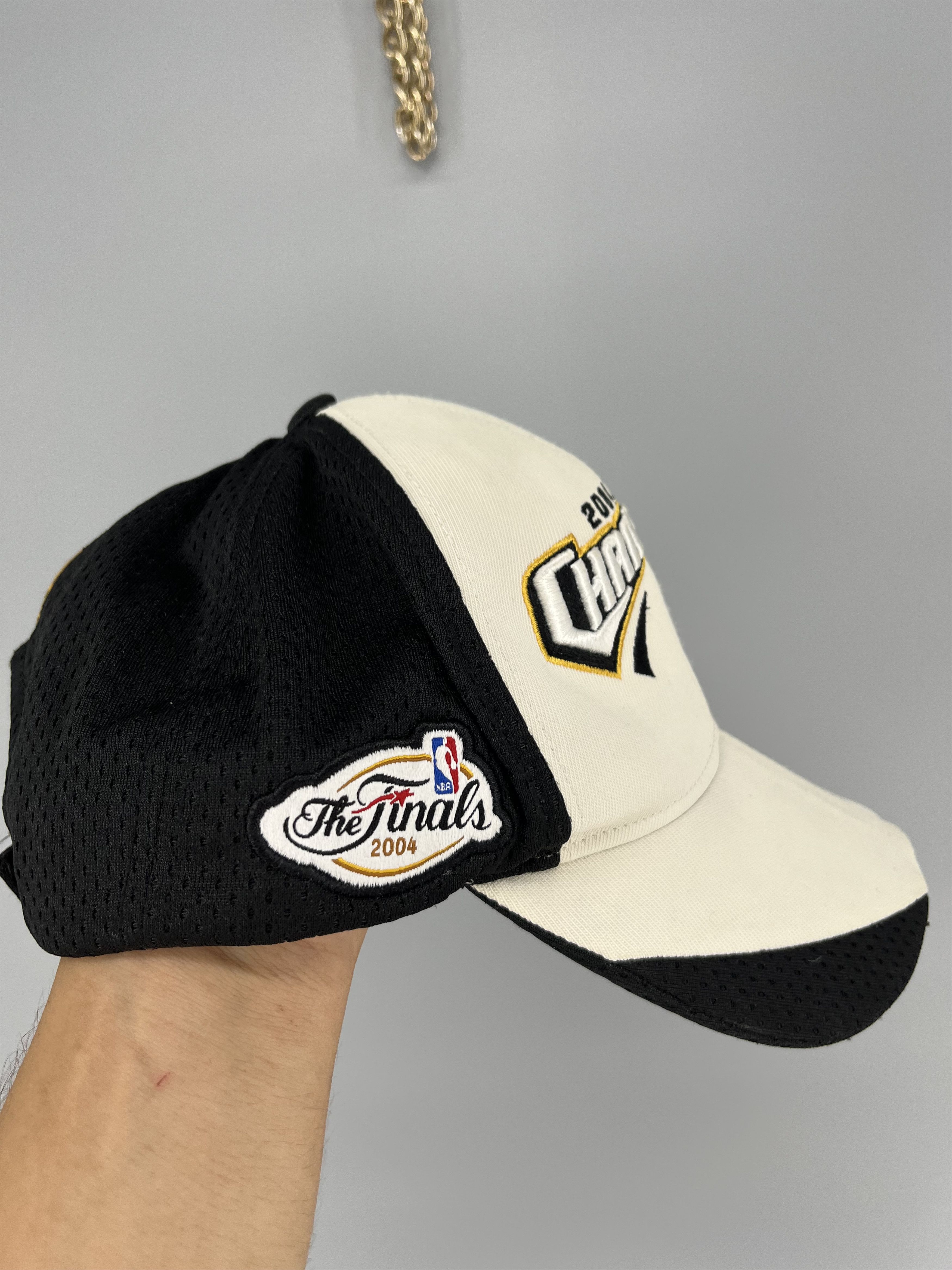 NBA 2004 NBA CHAMPIONS Final Celtics Velcro back hat Reebok Size ONE SIZE - 3 Thumbnail
