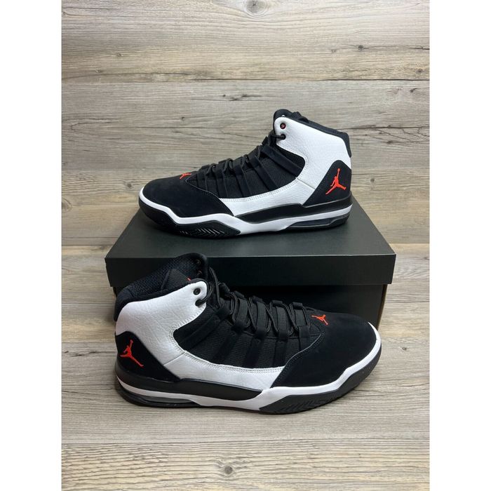 Jordan max on sale aura size 14