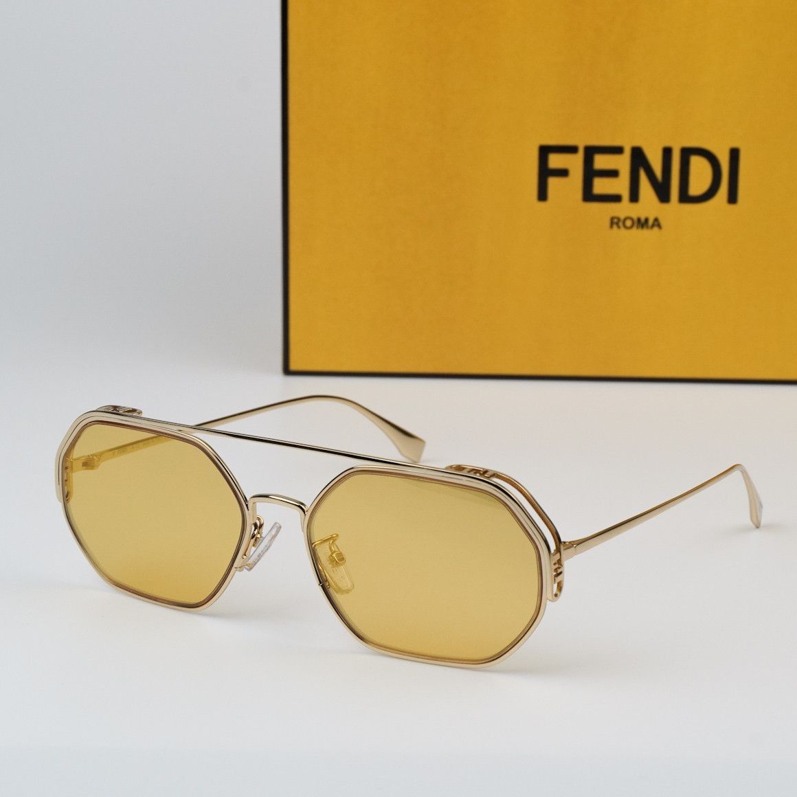 Fendi NEW Fendi FE40039U 10L Unisex Geometric Sunglasses Size ONE SIZE - 1 Thumbnail