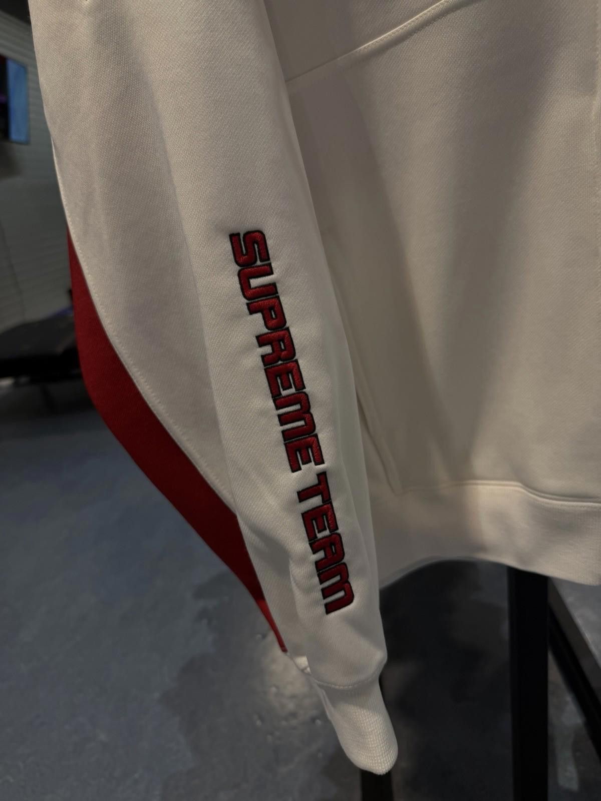Supreme Supreme Zip Up Hooded Sweatshirt (25FW) White/Red Size (XL) Size US XL / EU 56 / 4 - 10 Thumbnail