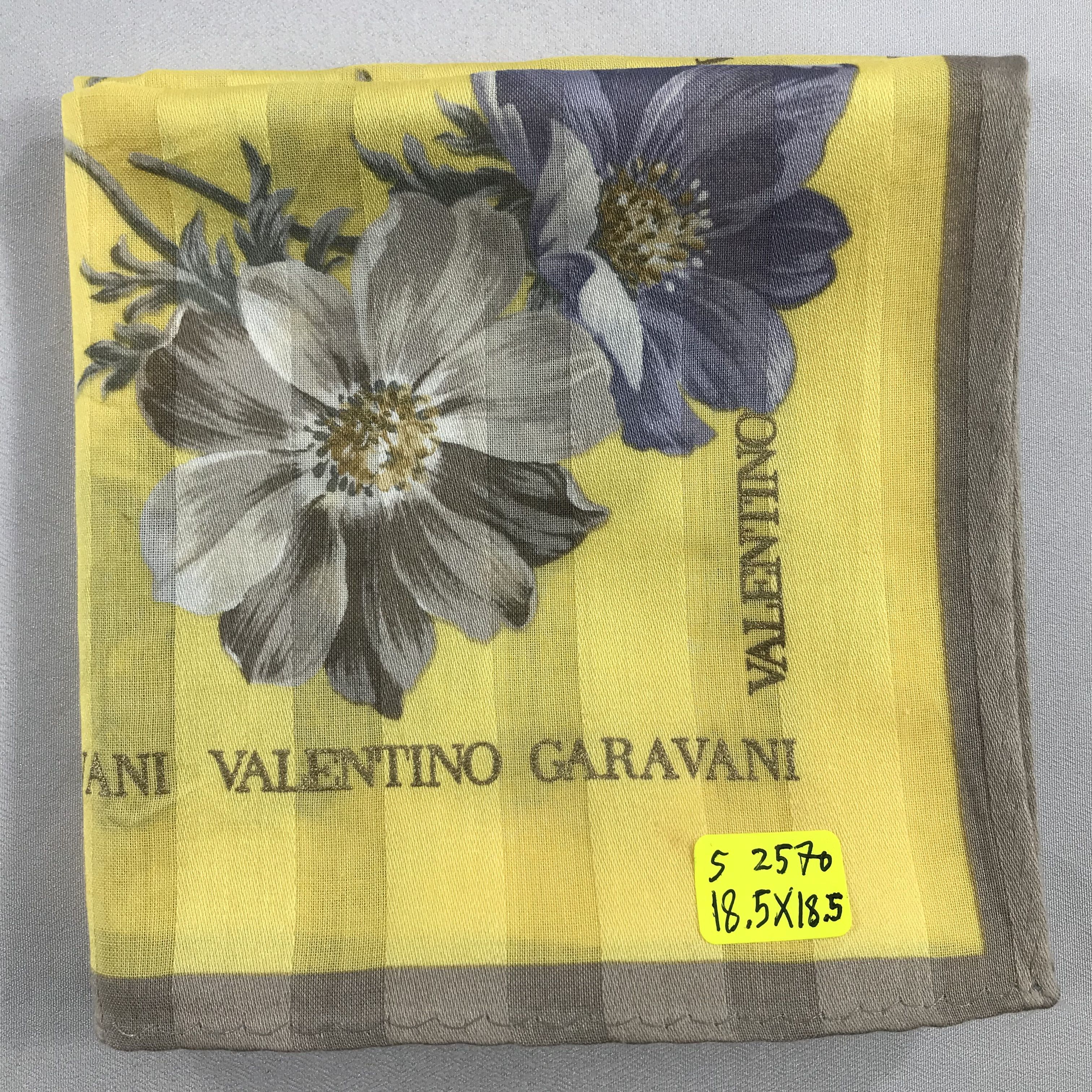 Valentino × Vintage Valentino Garavani Bandana / Handkerchief/Neckerchief -S2570 Size ONE SIZE - 5 Thumbnail