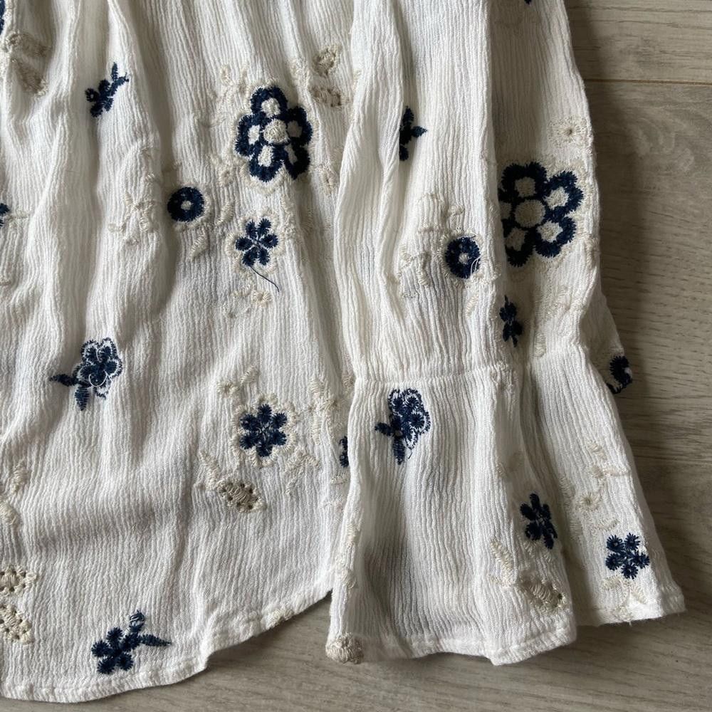 Designer Francesca's White and Blue Floral Off the Shoulders Size M / US 6-8 / IT 42-44 - 2 Thumbnail