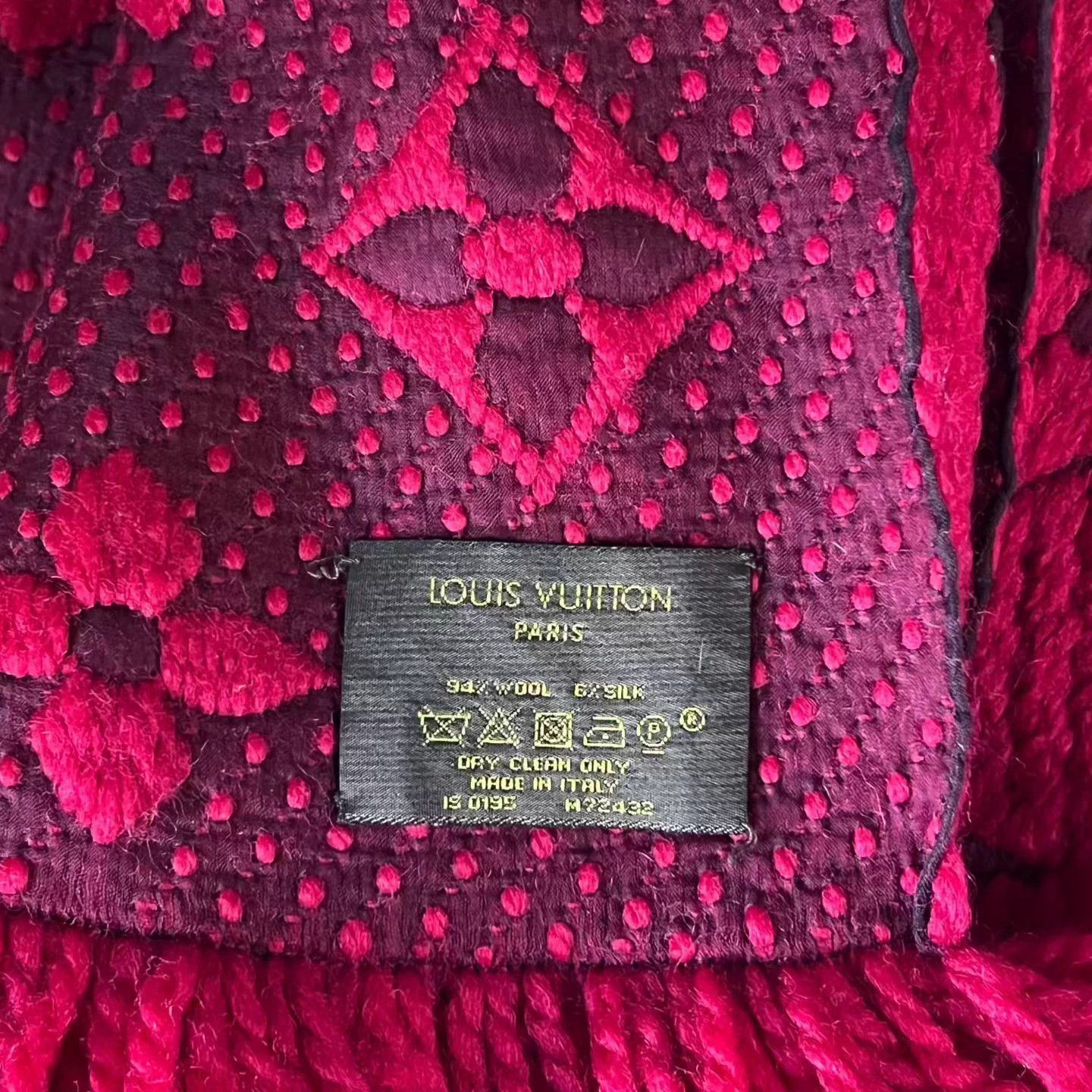 Louis Vuitton Louis Vuitton Red Wool Scarf Near Mint Hot Size ONE SIZE - 3 Thumbnail