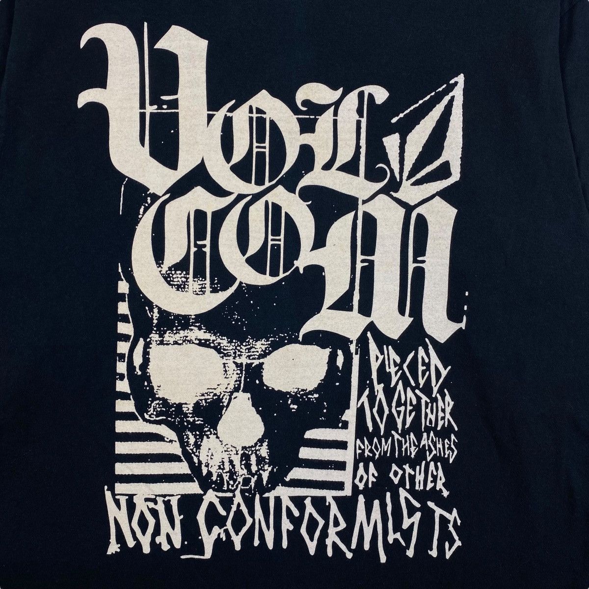 Vintage × Volcom Vintage 00's VOLCOM Pieced Together From The Ashes Tee Shirt Size US L / EU 52-54 / 3 - 2 Thumbnail