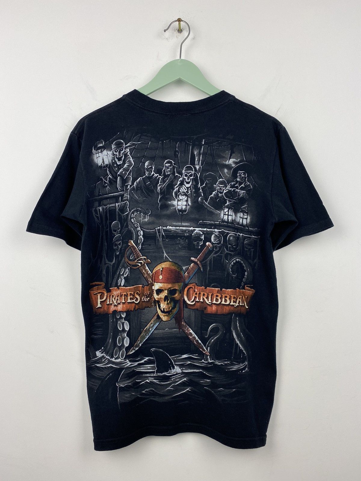 Disney Vintage Pirates Of The Caribbean Disney T Shirt Tee Y2K Size US S / EU 44-46 / 1 - 1 Thumbnail