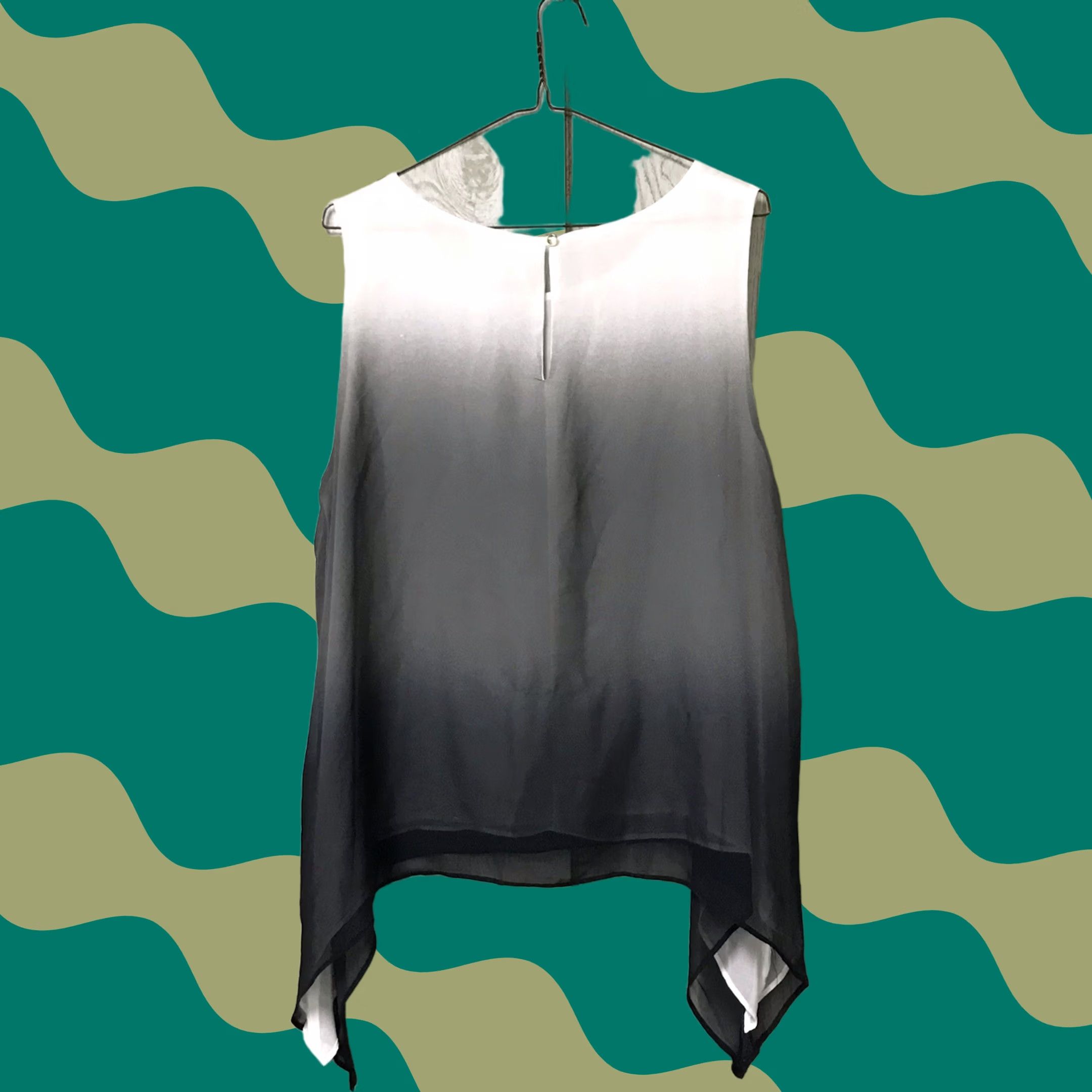 Vintage New York & Company Women Gray/White Faded Asymmetrical Hem Sleeveless Top Blouse L Size L / US 10 / IT 46 - 1 Thumbnail