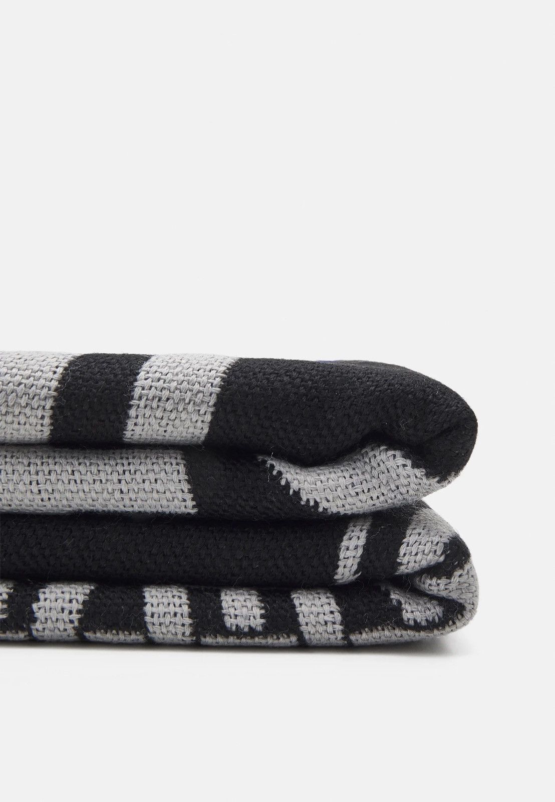 Etudes !DS! SS23 Etudes Intarsia Knit Black Blue Soccer Scarf Size ONE SIZE - 8 Thumbnail