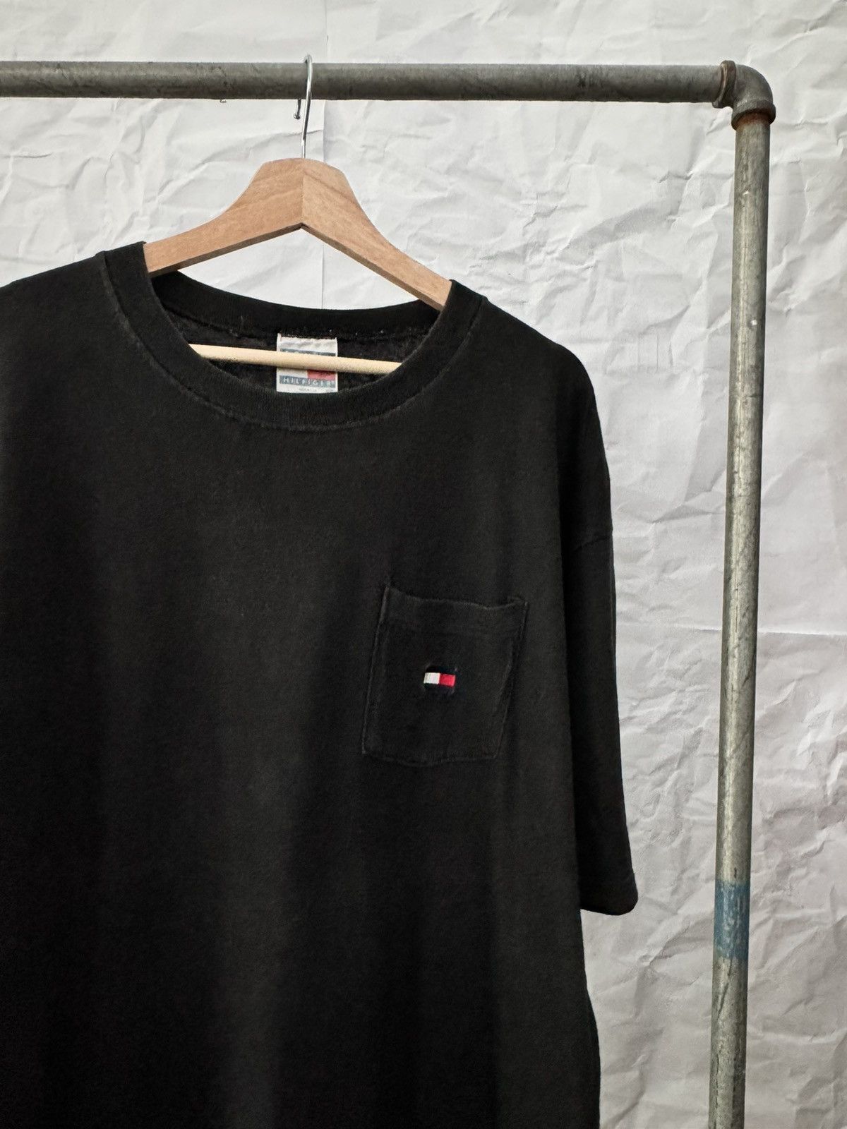 Tommy Hilfiger Vintage Tommy Hilfiger Small Flag Pocket T-Shirt Size US XL / EU 56 / 4 - 1 Thumbnail