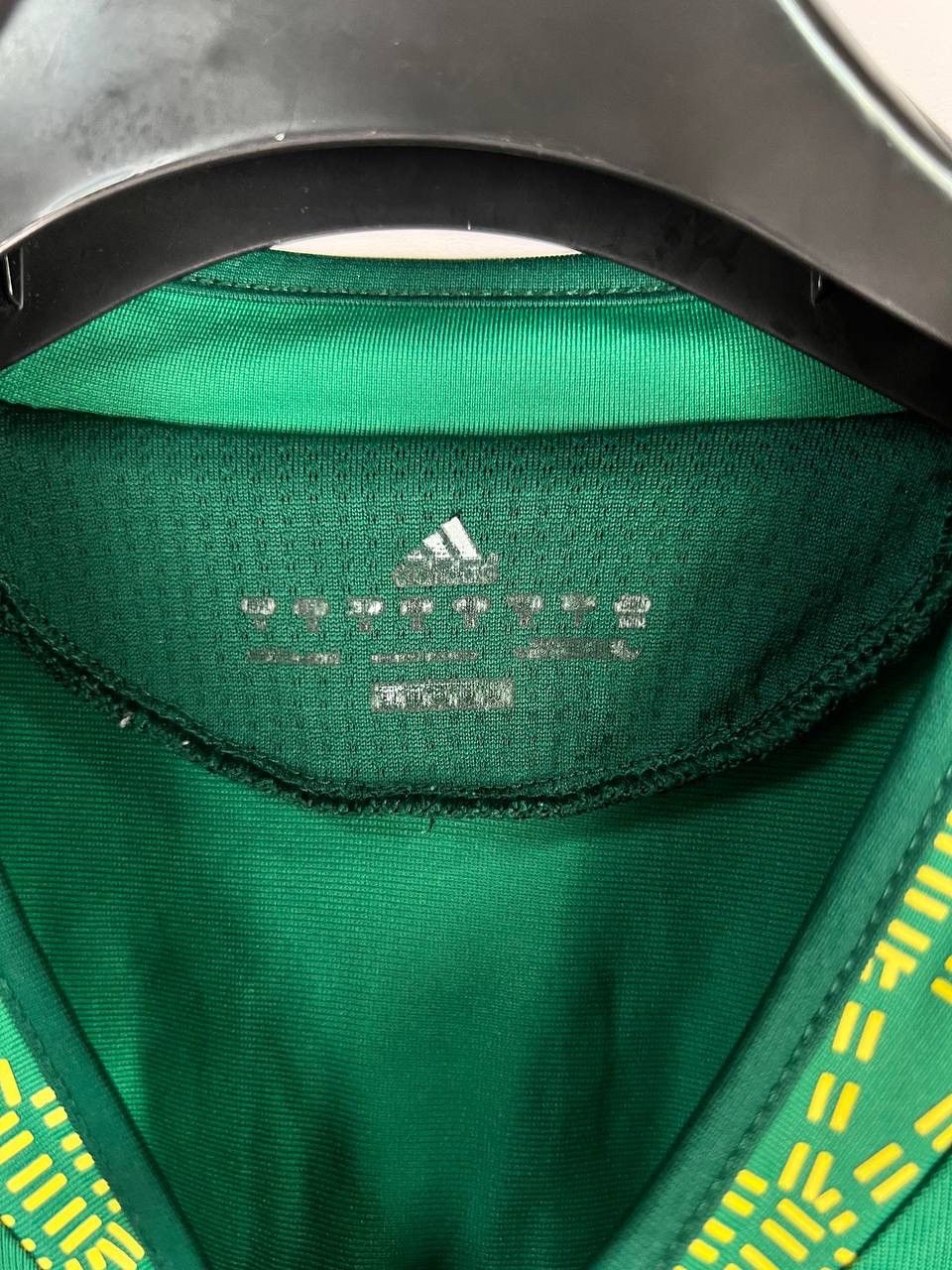Adidas South African Adidas 2009 Pienaar 10 jersey t-shirts size L Size US L / EU 52-54 / 3 - 3 Thumbnail